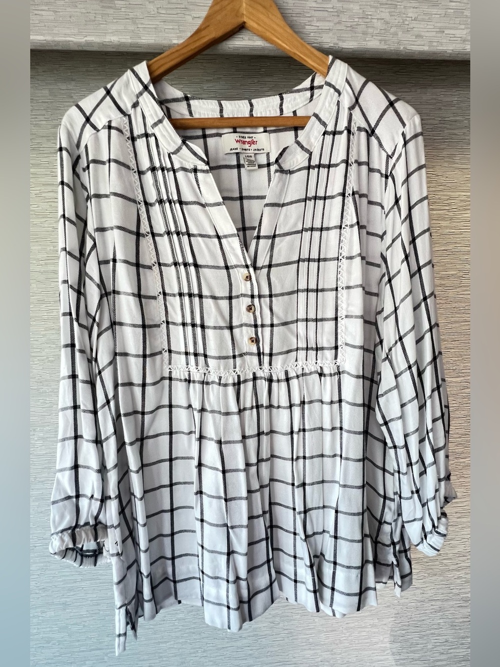 Wrangler White and Black Windowpane Peasant Henley Top